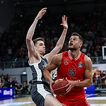 Spielszene der Bamberger Basketballer in der Brose Arena
