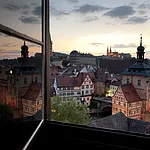 Der Blick vom Turm des Renaissanceschlosses Geyerswörth auf die Bergstadt - Teil des Weltkulturerbes- ist einer der schönsten der Stadt. Vor allem am Abend erstrahlt Bamberg in besonderer Atmosphäre.