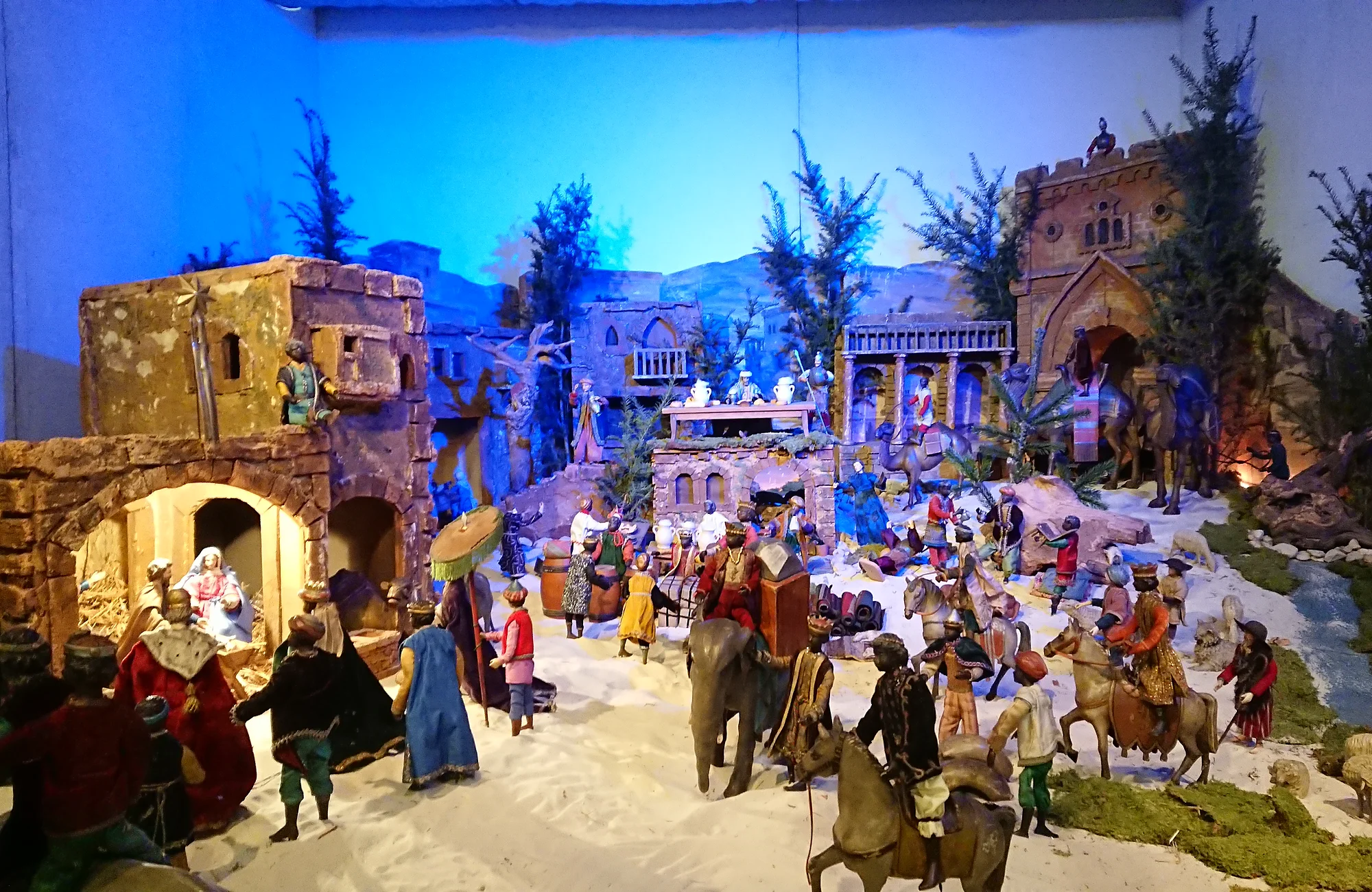 Szene aus der Krippe in der Kirche St. Martin Die Szene "Heilige Drei Könige" aus der Krippe in der Kirche St. Martin