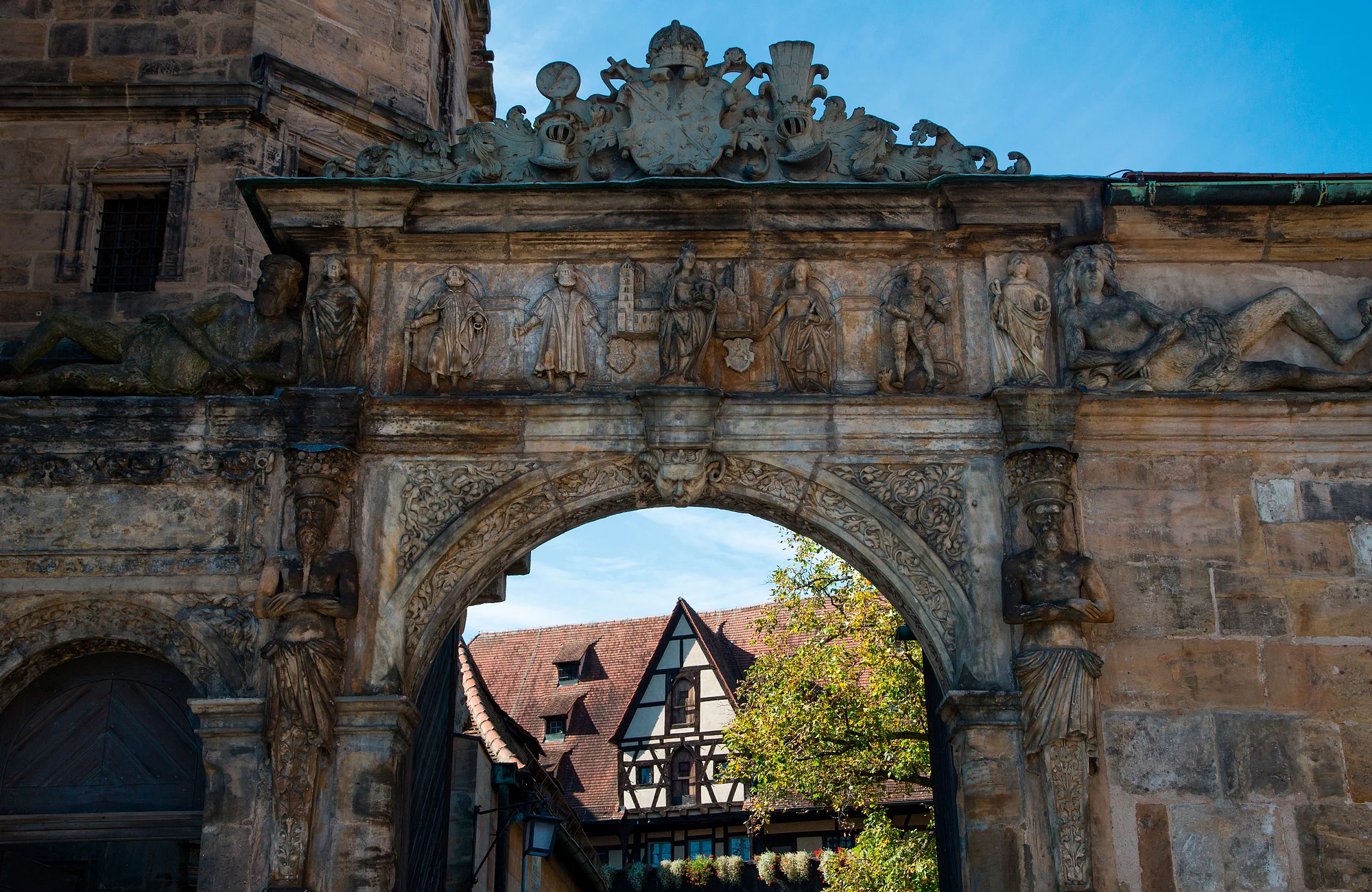 Der Torbogen in den Hof der Alten Hofhaltung wird auch Schöne Pforte genannt.
