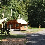 Ein Pavillon im Bruderwald lädt zu Pausen ein und hält interessante Infos zum Wald bereit.