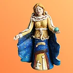 Mutter Erde mit Krippenszene auf dem Rock - Ausstellungsstück in der abteilung EuroEthno der Universität Bamberg 2025/2026