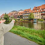 Bei der Stadtführung „Faszination Welterbe“ spazieren die Teilnehmenden auch an der hübschen Häuserzeile von Klein Venedig vorbei.