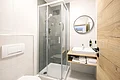 Die Zimmer sind mit einem schönen und modernen Bad ausgestattet