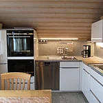 Moderne Küche mit Essbereich