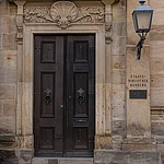 Die Staatsbibliothek Bamberg befindet sich im linken Gebäudeflügel der Neuen Residenz und beherbergt beeindruckende Buchschätze aus den vergangenen Jahrhunderten.