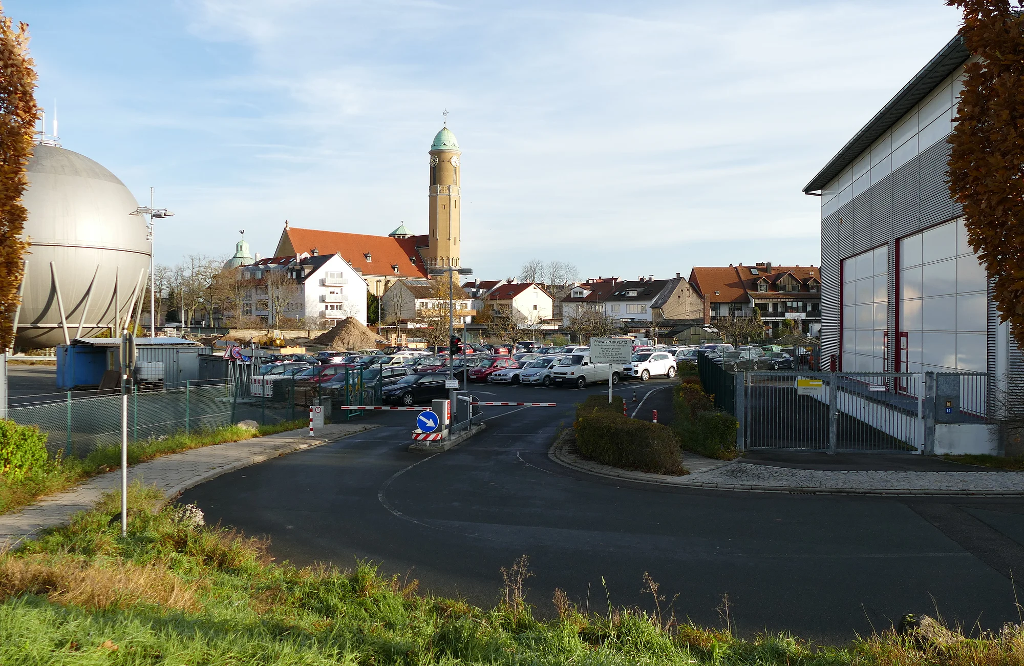 Ein Foto des Parkplatzes Altes Hallenbad der Stadtwerke.