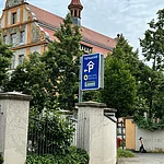 Ein Foto der Ausschilderung zur Tiefgarage des Hotel Residenzschloss Bamberg.