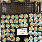 Bamberg Souvenir Artikel, wie Magnete und Postkarten, gibt es in der Tourist Information