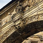 Widderkopf an der Schönen Pforte, dem Eingang zur Alten Hofhaltung auf dem Domplatz in Bamberg