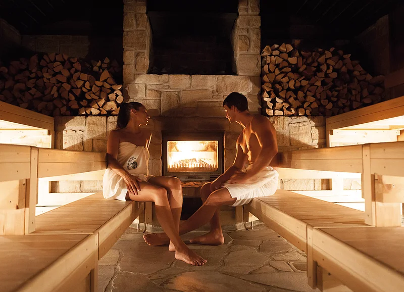 Maa-Sauna mit Kamin © Obermain Therme / Ronny Kiaulehn