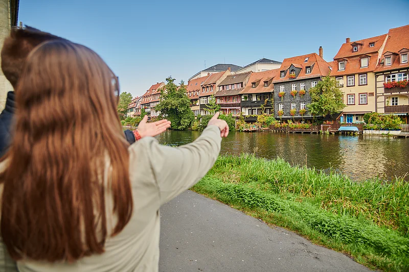 Bei der Stadtführung „Faszination Welterbe“ spazieren die Teilnehmenden auch an der hübschen Häuserzeile von Klein Venedig vorbei.