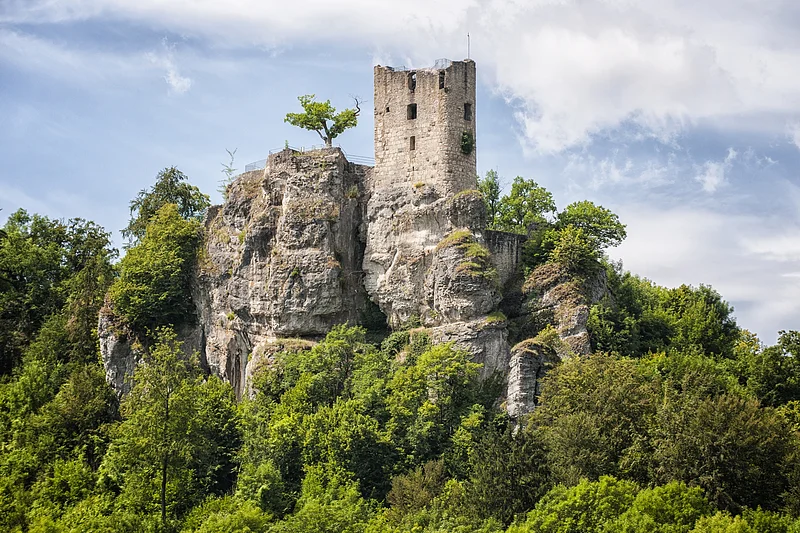 Ein Foto der Burgruine Neideck in der Fränkischen Schweiz.