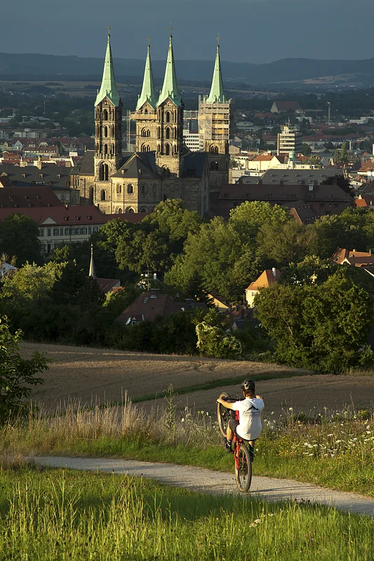 Anstieg zur Altenburg, Blick auf die Bamberger Altstadt.