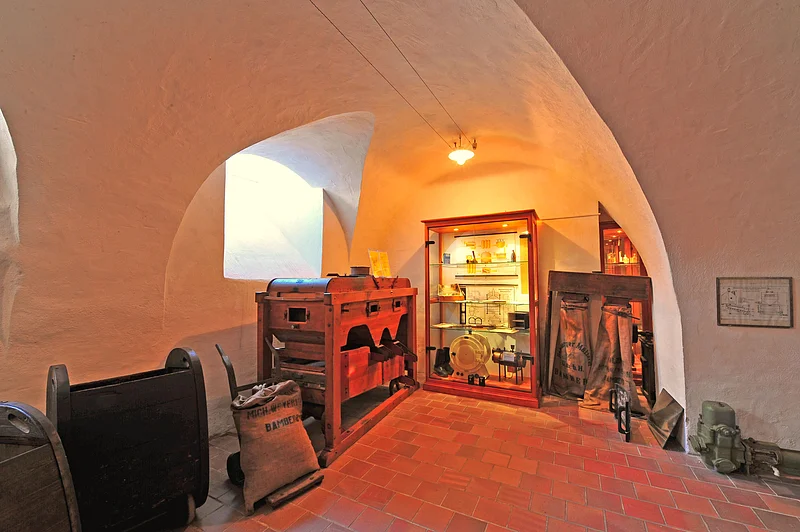 Fränkisches Brauereimuseum in der Bierstadt Bamberg e.V. Sammlung historischer Gerätschaften rund ums Bierbrauen und Dokumentation des Produktionsprozesses von der Malzherstellung bis zum fertigen Bier.