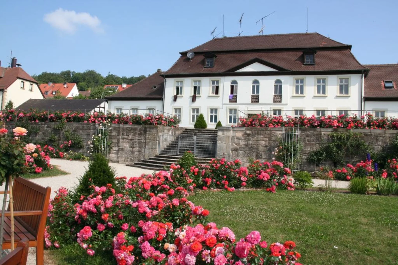 Oberer Abteigarten mit Orangerie in Ebrach Oberer Abteigarten mit Cisterscapes Infozentrunm in der ehemaligen Orangerie