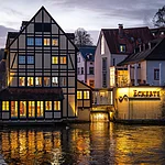 Hotel NEPOMUK und ECKERTS Wirtshaus liegen mitten im Fluss im historischen Mühlenviertel