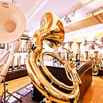 Instrumentenauswahl im Musikhaus Thomann