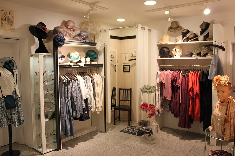 Unsere Naturmode wird abgerundet durch eine Vielfalt an besonderen Kopfbedeckungen.