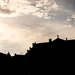 Die Dächer der Stadt Bamberg im Gegenlicht