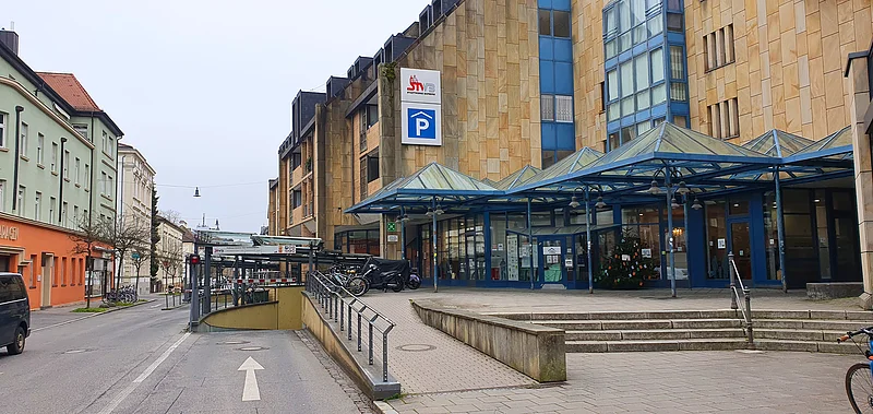 Einfahrt in das Parkhaus Zentrum Süd in der Schützenstraße
