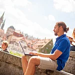 Arbeiten mit Aussicht - Studierende in der Uni Bibliothek in der Altstadt