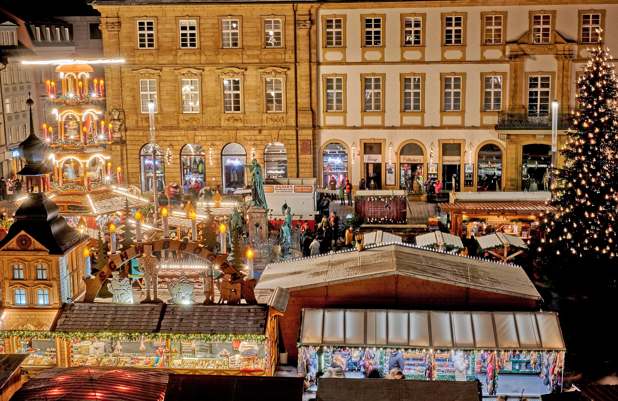 Der Bamberger Weihnachtsmarkt am Maximiliansplatz in der Fußgängerzone