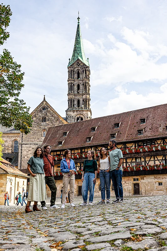 Die Stadtführung „Faszination Welterbe“ führt die Gäste zu allen wichtigen Sehenswürdigkeiten wie etwa in die Alte Hofhaltung auf dem Domberg.