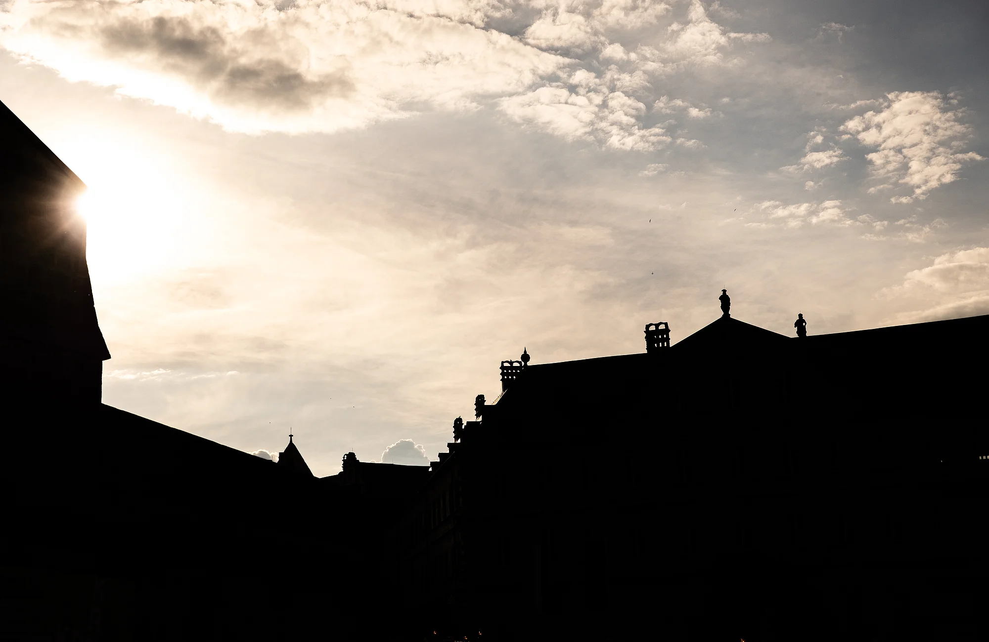 Die Dächer der Stadt Bamberg im Gegenlicht